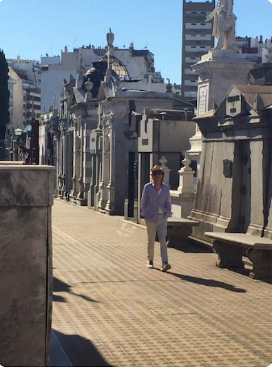 Mick Jagger en el cementerio Recoleta