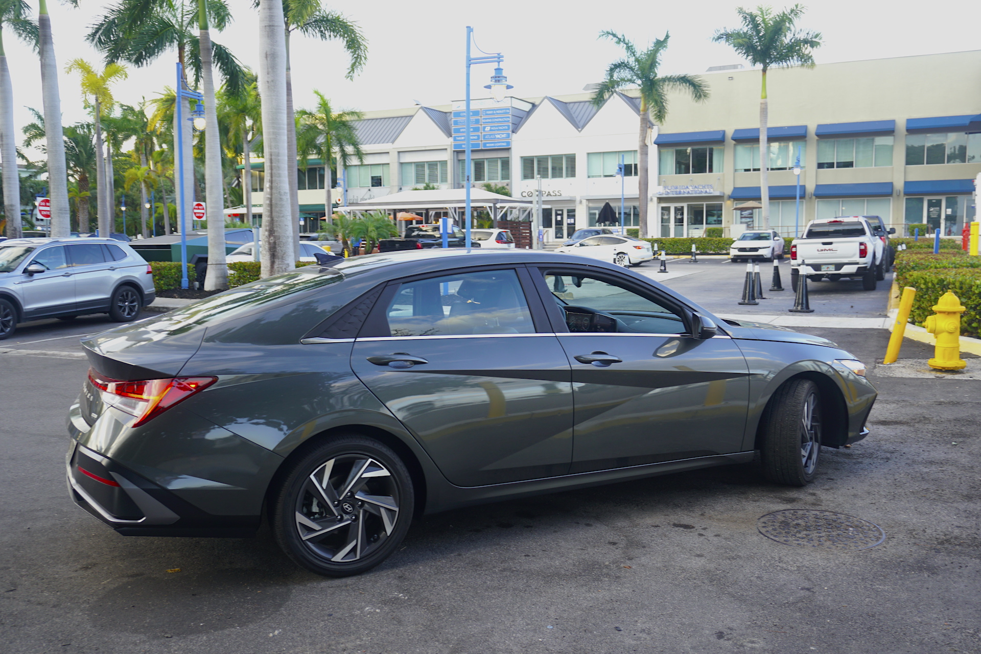autos fama elantra hyundai